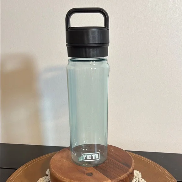 YETI 25oz Clear Water Bottle with Black Lid - Picture 1 of 2